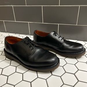 Vintage Dr Martens shoes black.